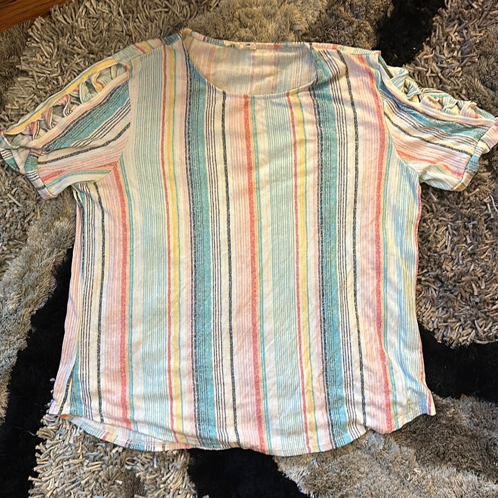 Short sleeve striped shirt